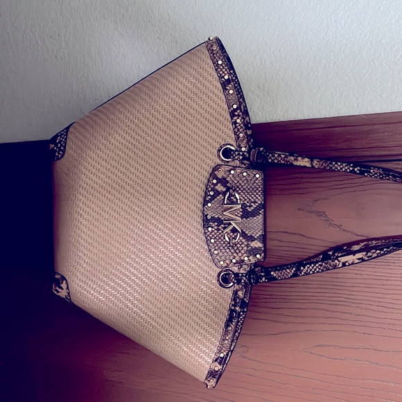 MK Stray Bag - Picture 3 of 3